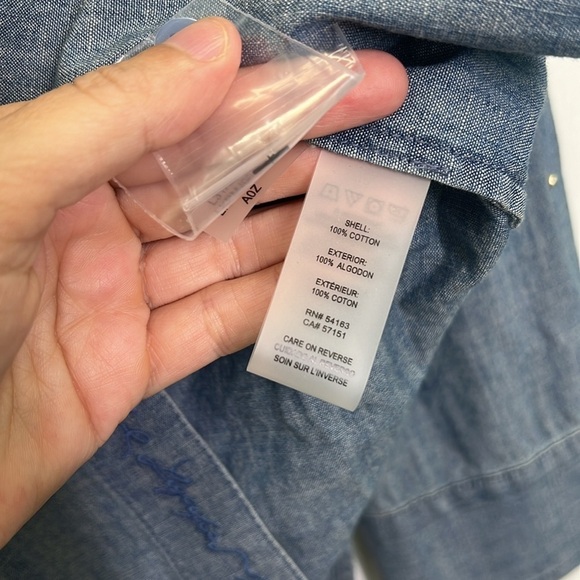 Karl Lagerfeld - NWT Imitation Pearl Blue Wash Button Down Denim Shirt Medium - Picture 14 of 16